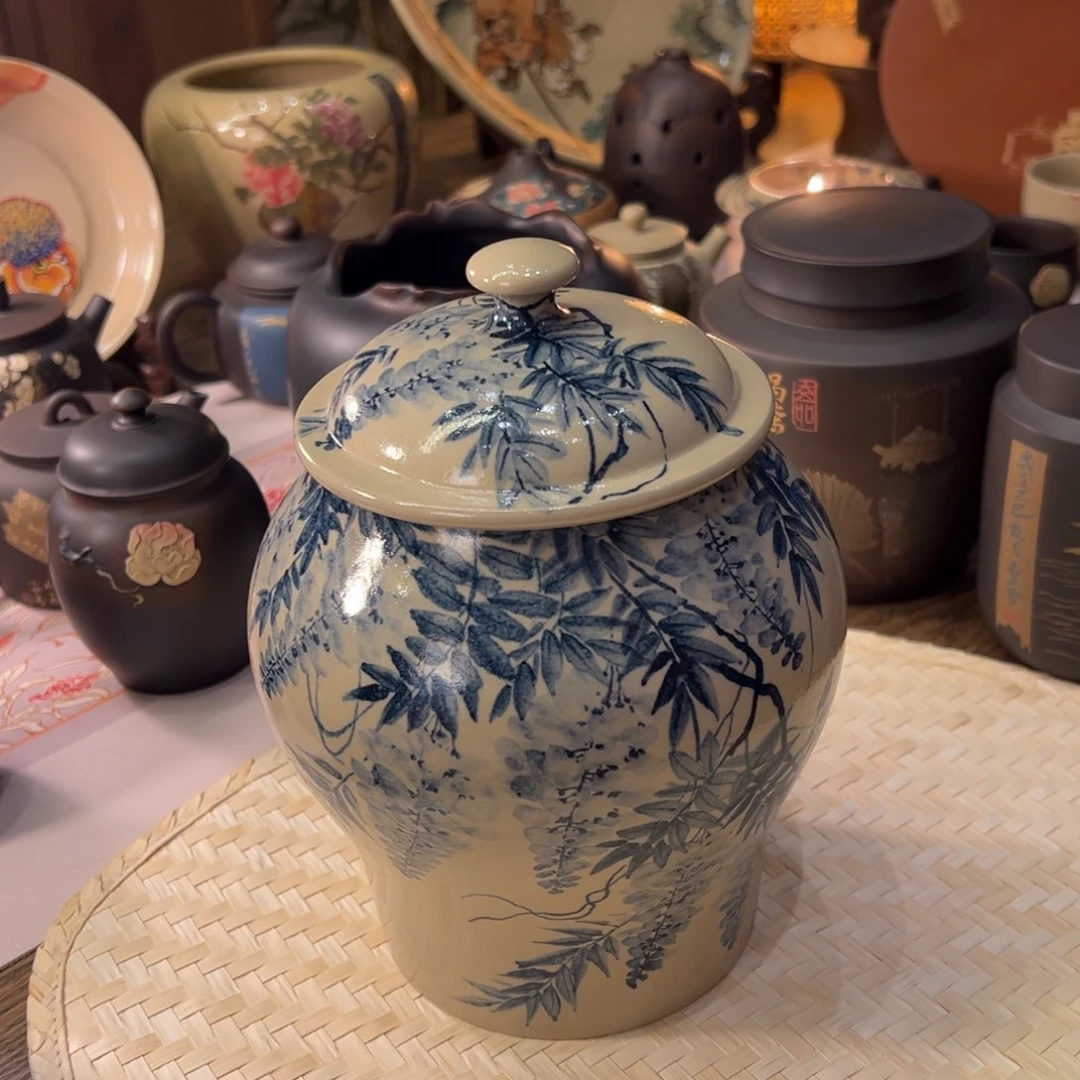 日***酒建水紫陶青花釉中彩将军罐