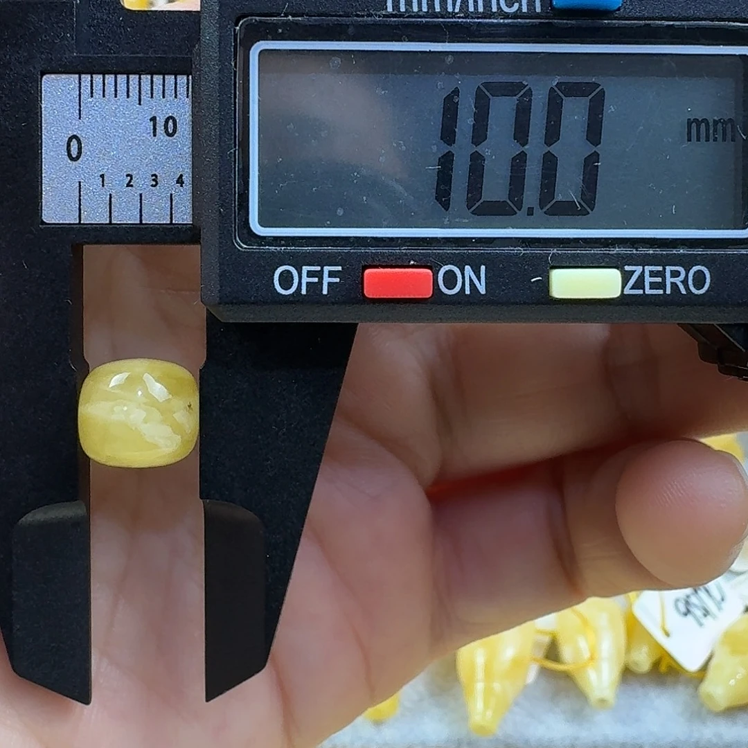 蜜蜡未镶嵌裸石12杂