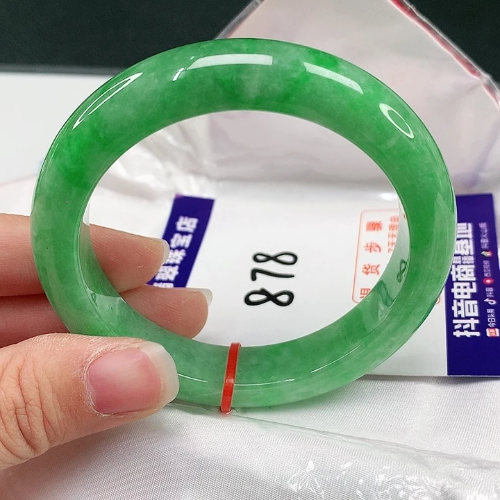 翡翠手镯未镶嵌翡翠