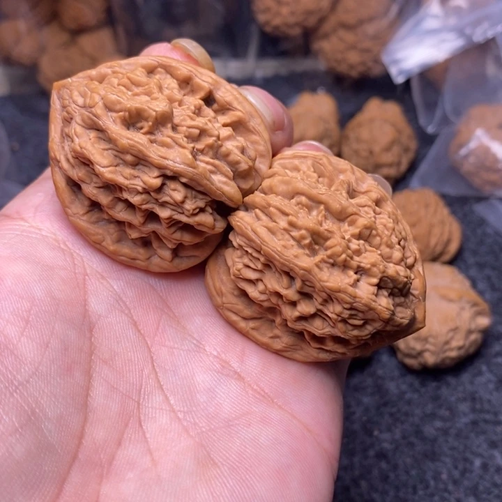 文玩核桃吊坠42三角蓟县虎头王