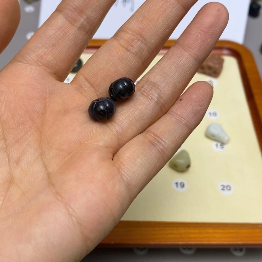 蛇纹石玉配饰合金随****梅