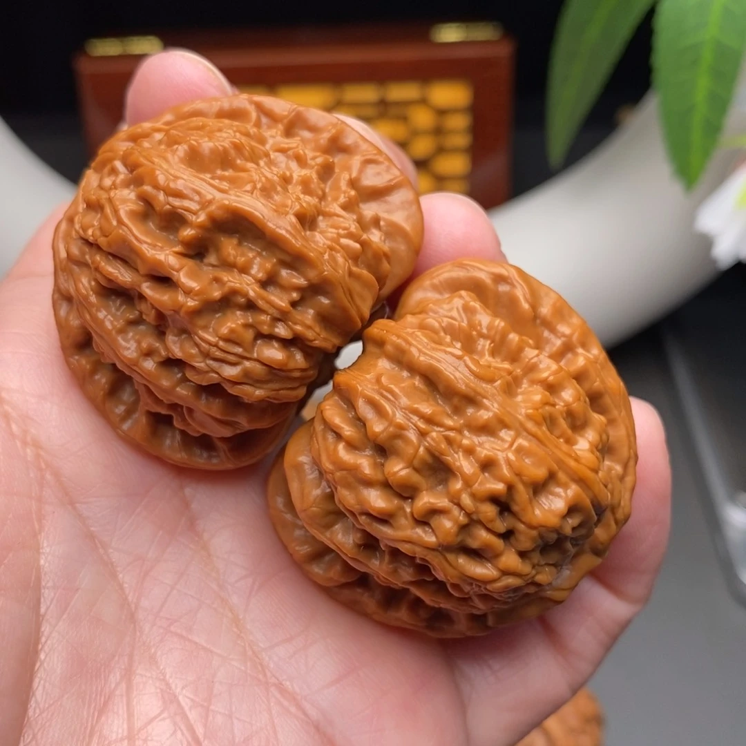 文玩核桃把件在****我三角白44