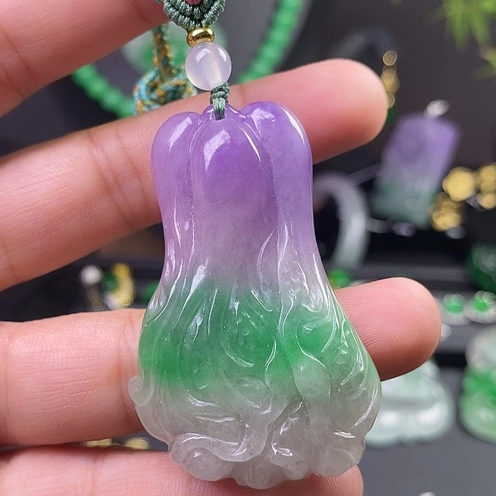 翡翠未镶嵌吊坠(赠链)