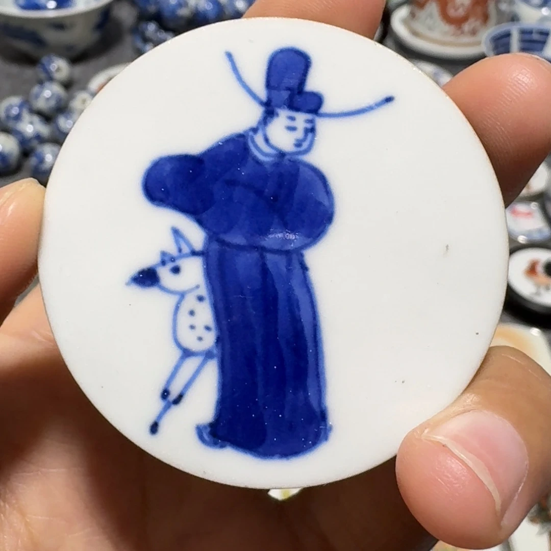 瓷片青花人物瓷片一个