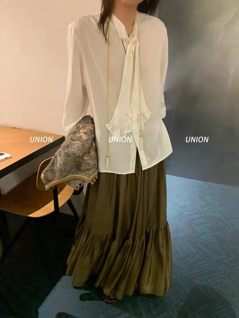 设计师花边领带衬衫