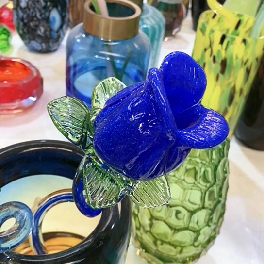 琉璃花瓶高45厘米宽9厘米