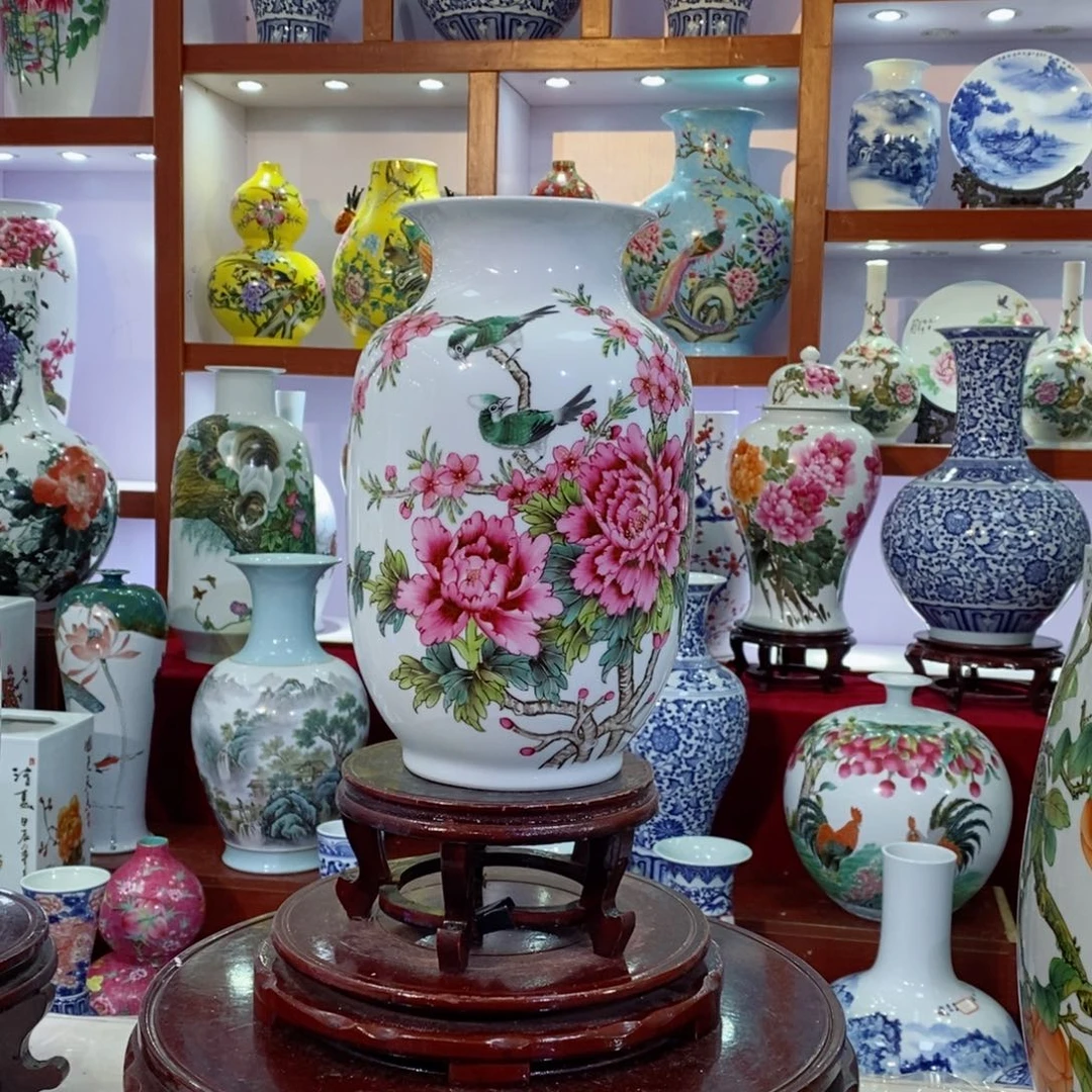 瓶粉彩花鸟冬瓜瓶