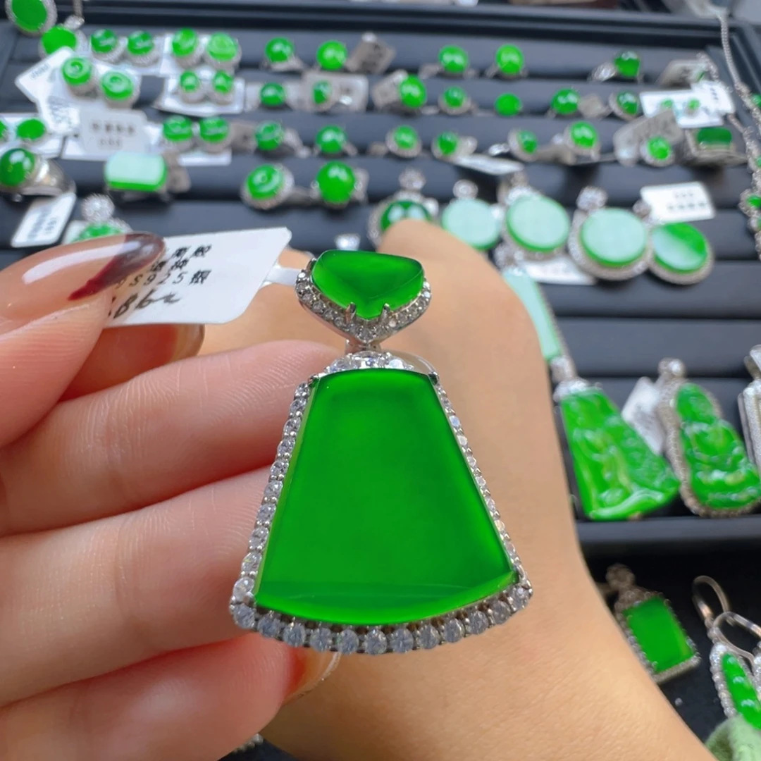 翡翠银S925镶嵌颈饰无事牌