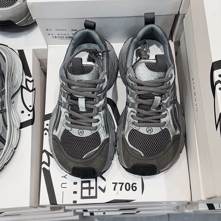 y***.专拍7706炭黑35码