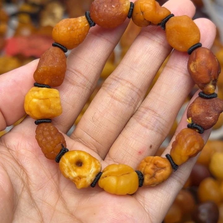 琥珀未镶嵌颈饰天然蜜蜡