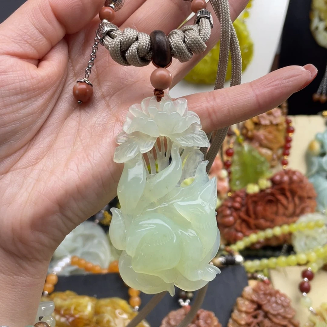 未镶嵌蛇纹石玉颈饰