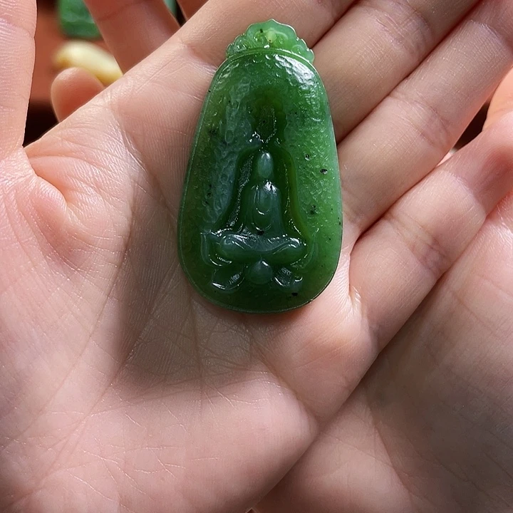 傲***子和田玉未镶嵌颈饰