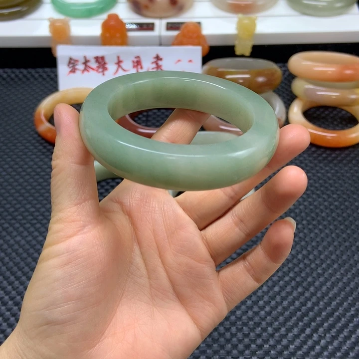石英质玉未镶嵌手镯