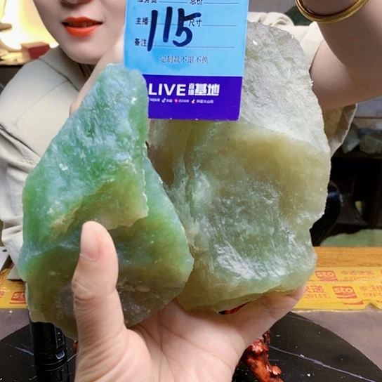 【闪购商品】透闪石质玉未镶嵌摆件人**意