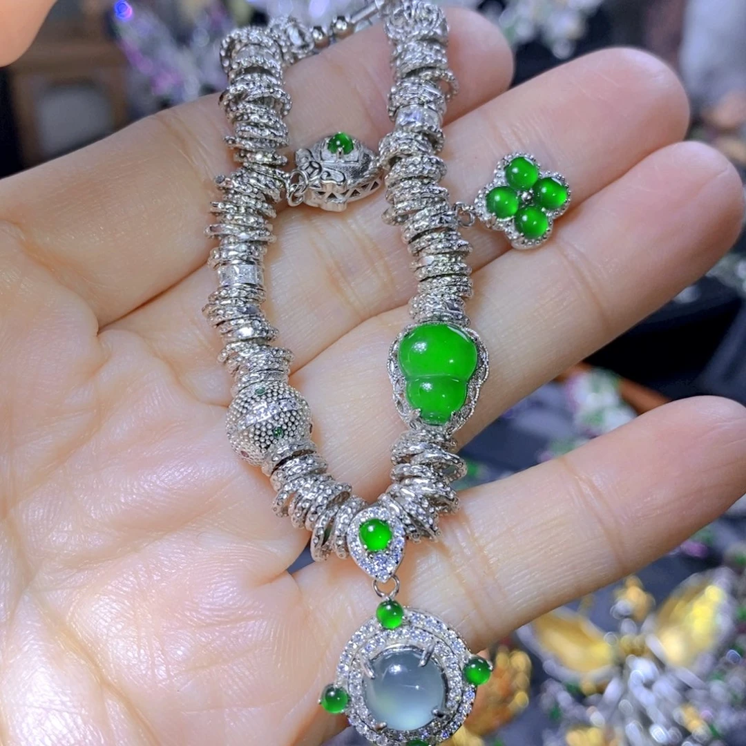 翡翠颈饰银S925镶嵌天然翡翠
