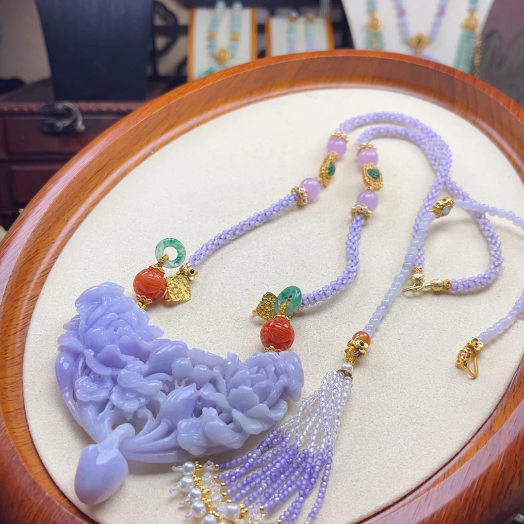 颈饰未镶嵌翡翠浓紫