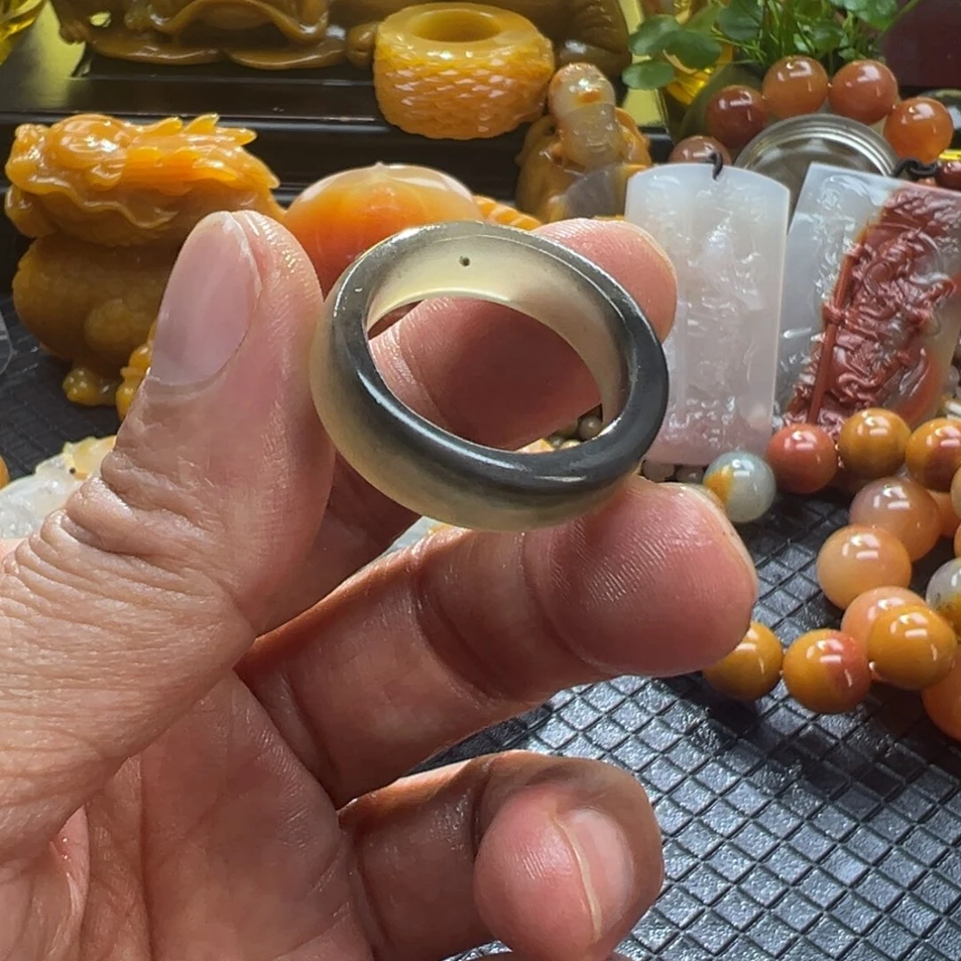 石英质玉未镶嵌颈饰