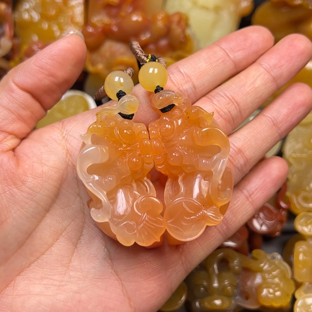 豪***米石英质玉（黄龙玉）未镶嵌颈饰