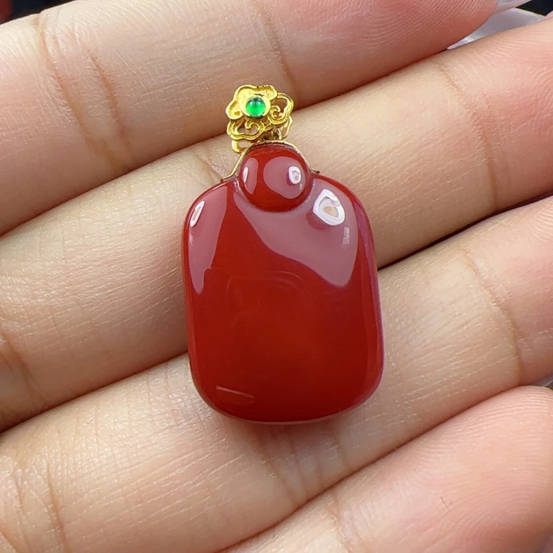 18K金镶嵌吊坠南红玛瑙