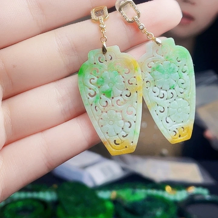 翡翠未镶嵌颈饰多样性