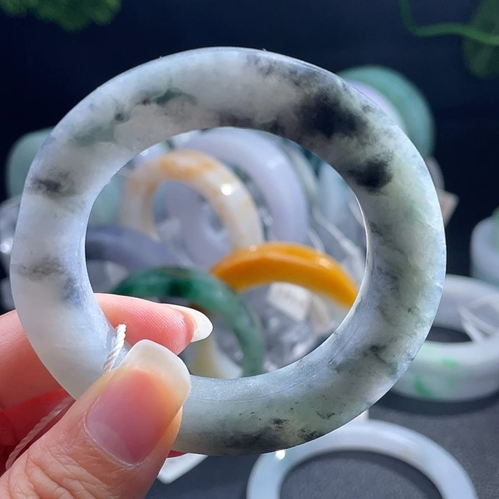 定制翡翠未镶嵌翡翠手镯