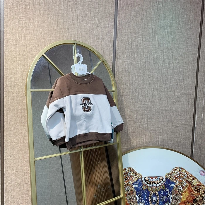 AL302   宝宝咖色拼接圆领长袖单卫衣   加绒  秋冬款