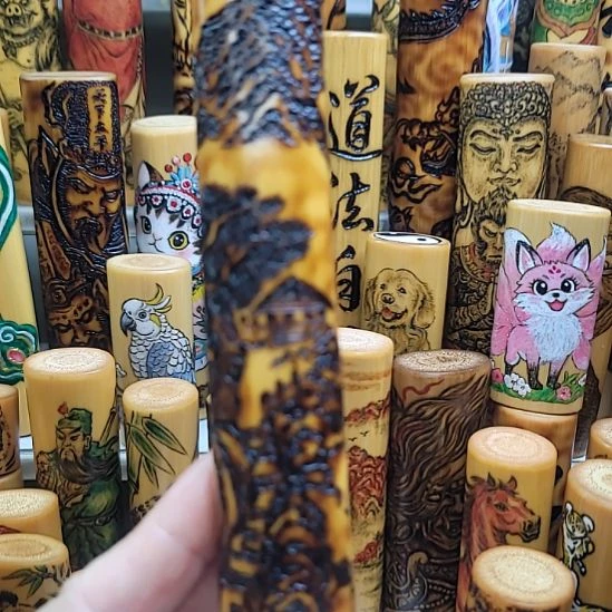 刘***军山水实心玉竹手把件