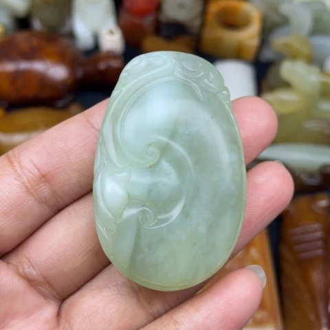 未镶嵌蛇纹石玉颈饰89