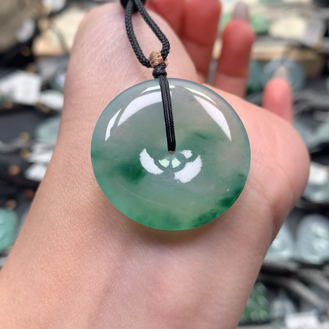 翡翠颈饰未镶嵌扣子