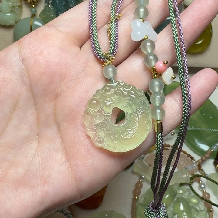 蛇纹石玉未镶嵌颈饰