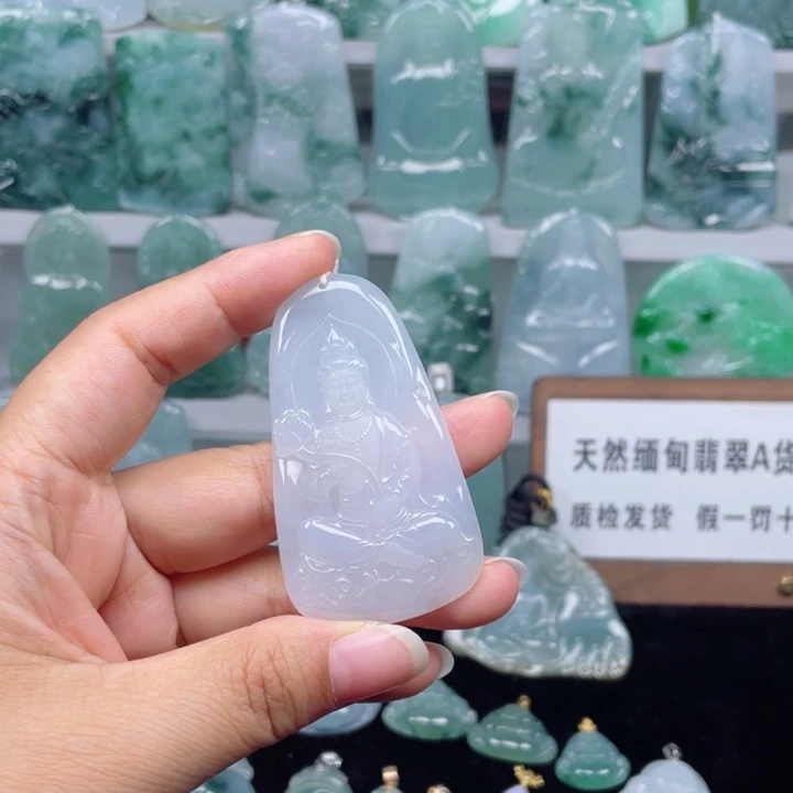 颈饰未镶嵌翡翠大势至菩萨