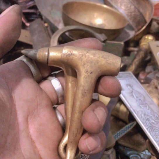 强***闪电购铜摆件工艺品