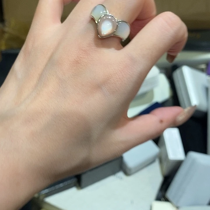 …***恩中古香水沐浴露持久留香
