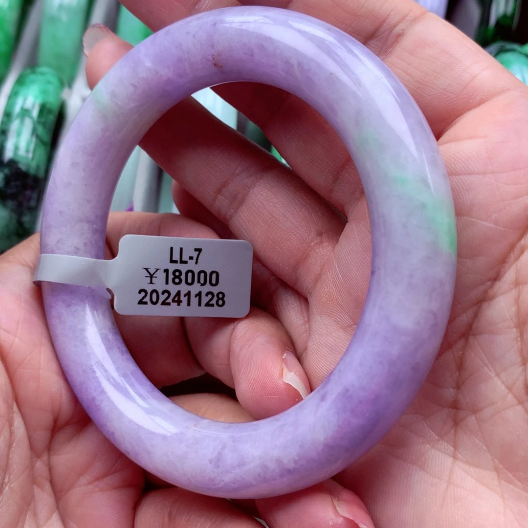 翡翠手镯未镶嵌翡翠