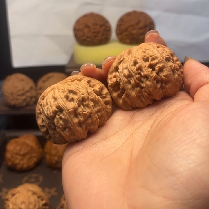 孤***老桃核吊坠白狮子45