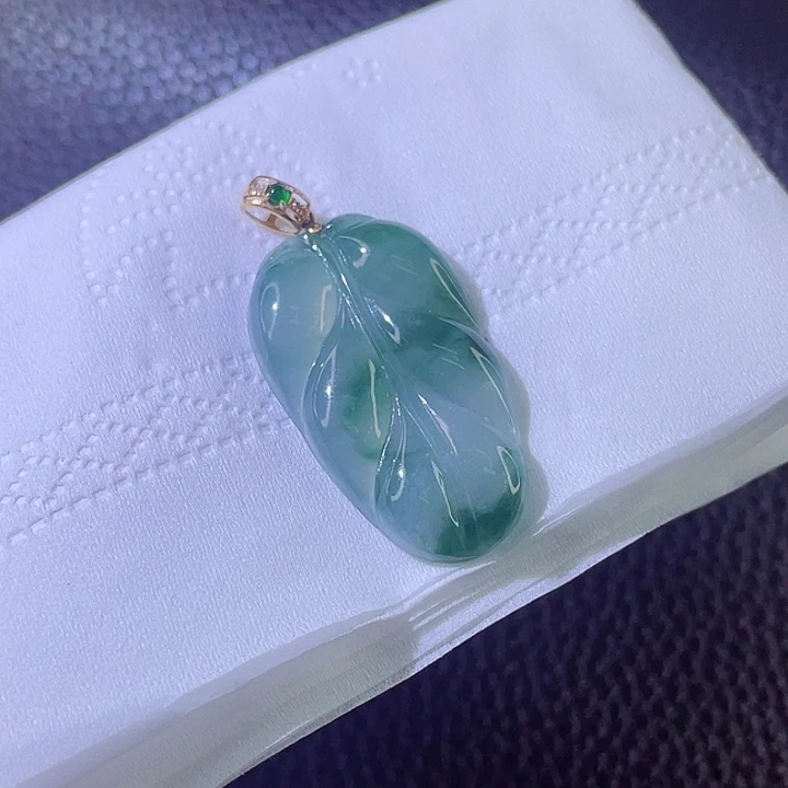 翡翠颈饰18K金镶嵌翡翠
