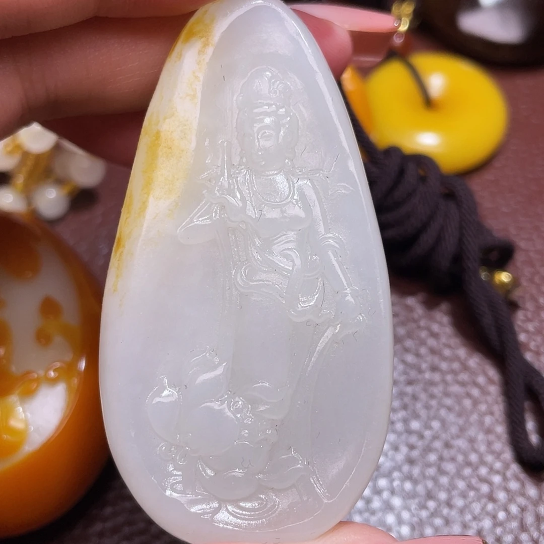 乌***尾和田玉未镶嵌颈饰