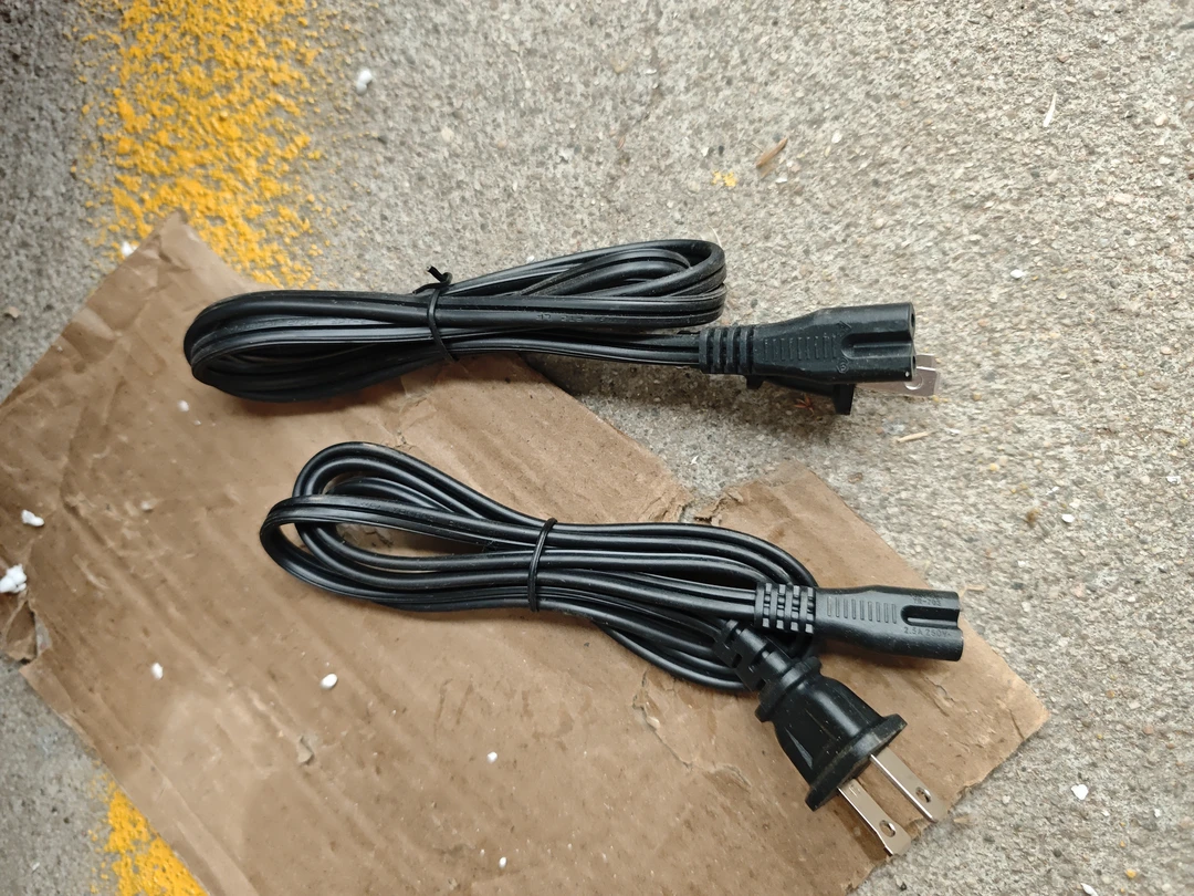 8新  8字头音箱线两条的价格。