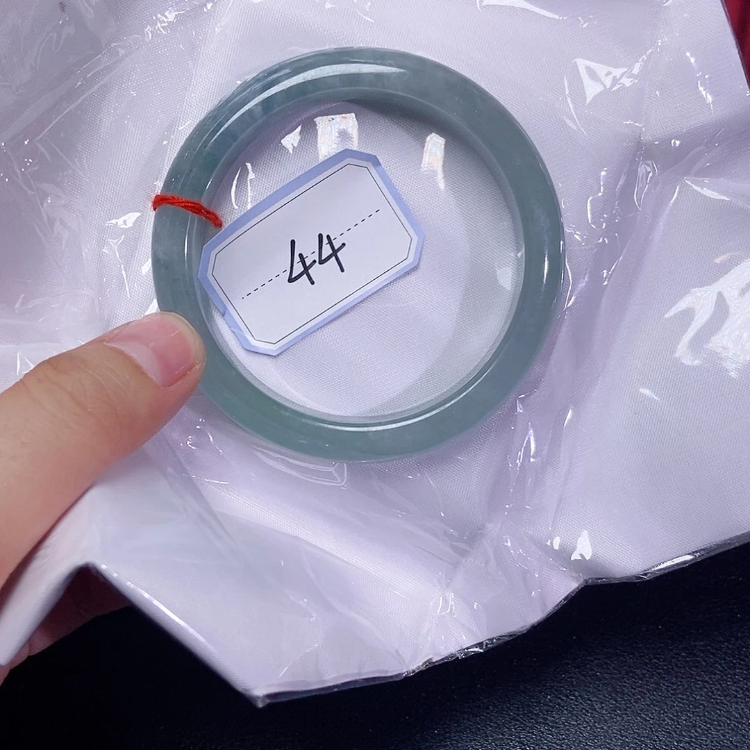 翡翠手镯未镶嵌不**了