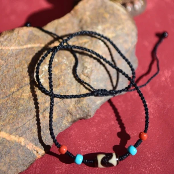 台珠牙牙玛瑙锁骨链