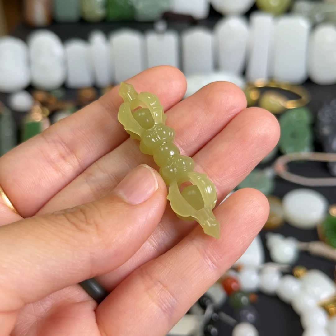 和田玉未镶嵌吊坠(赠链)