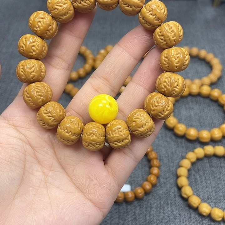 翱***鹰猴头核桃吊坠精品
