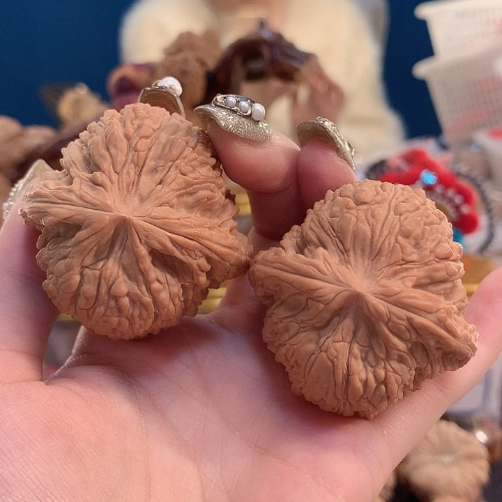 文玩核桃吊坠46 球疆