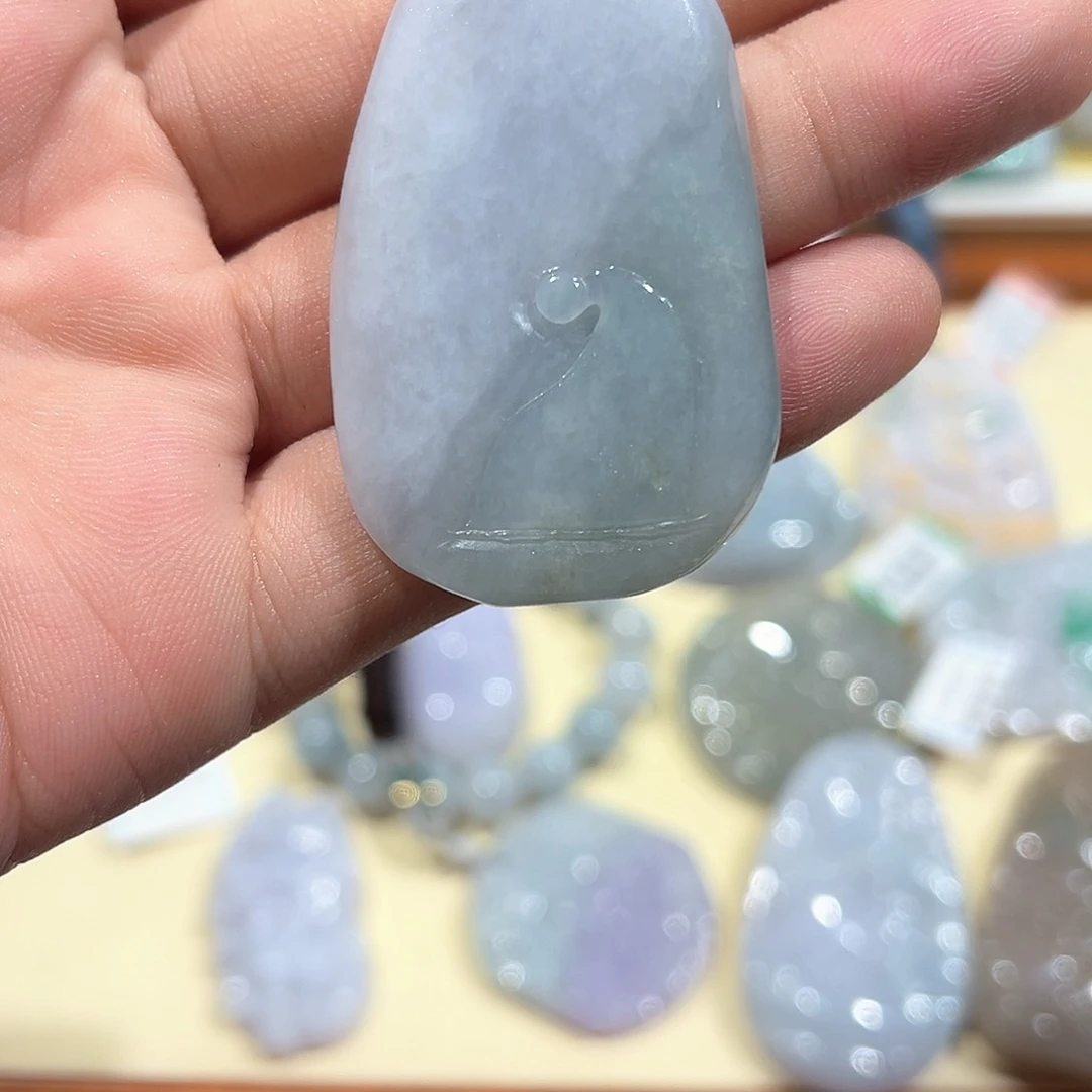 翡翠未镶嵌颈饰挂件