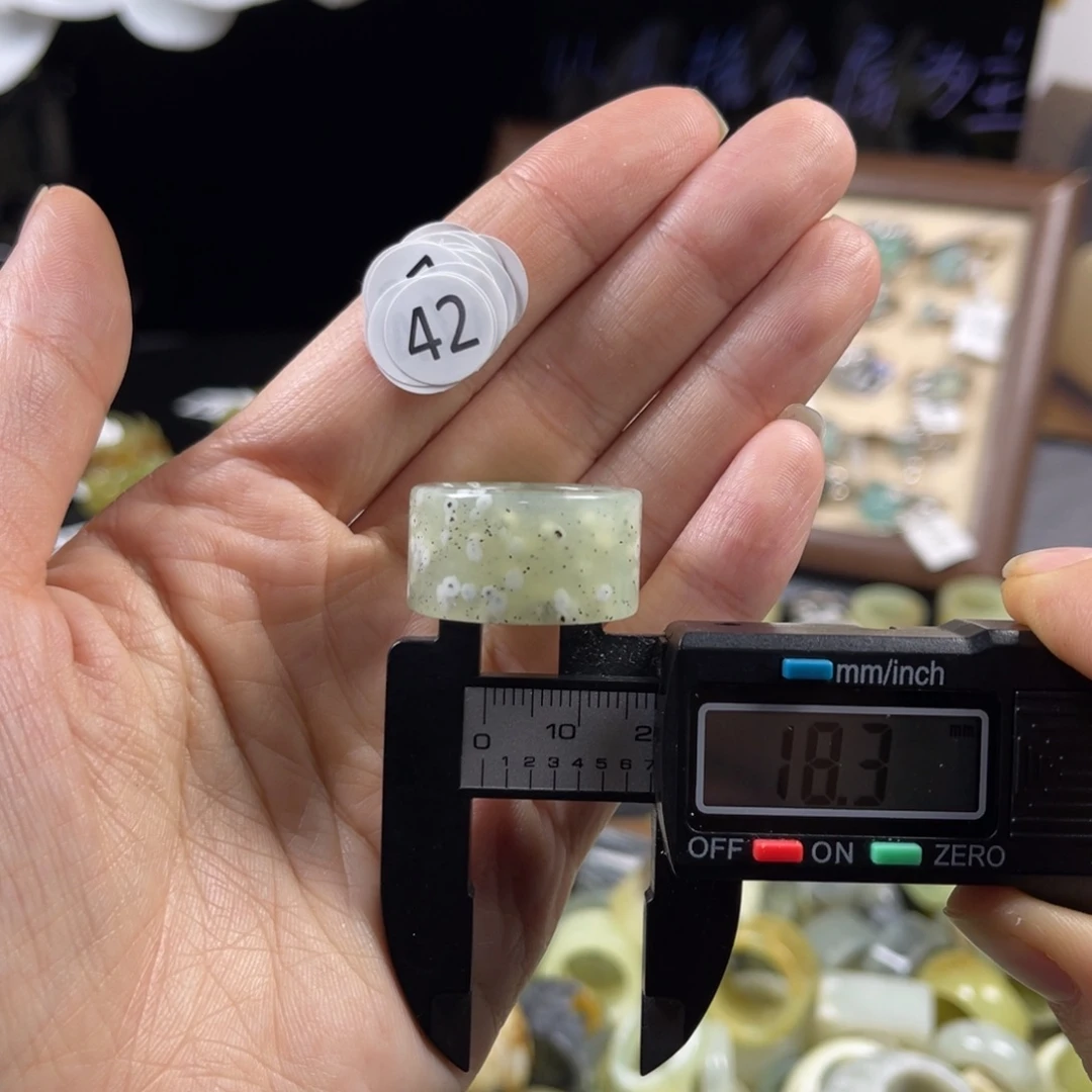 蛇纹石玉未镶嵌戒指