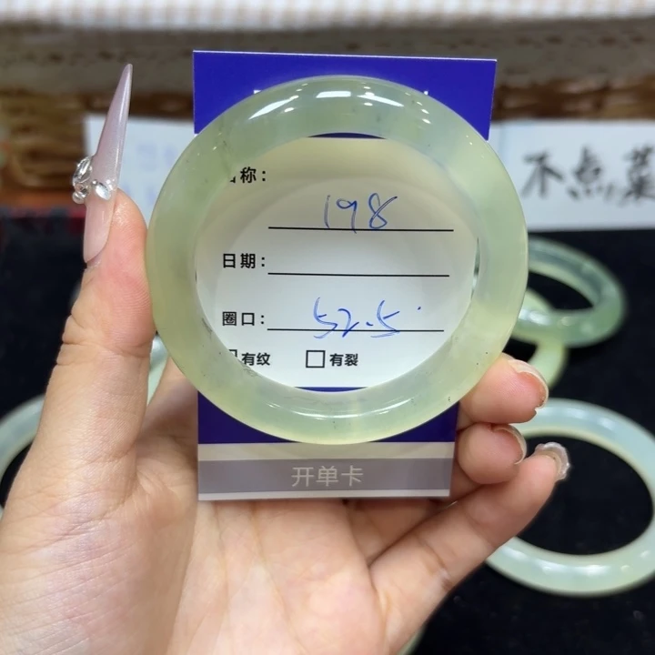 未镶嵌岫玉手镯天然