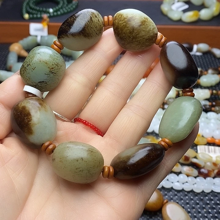 邓***丽和田玉未镶嵌手链