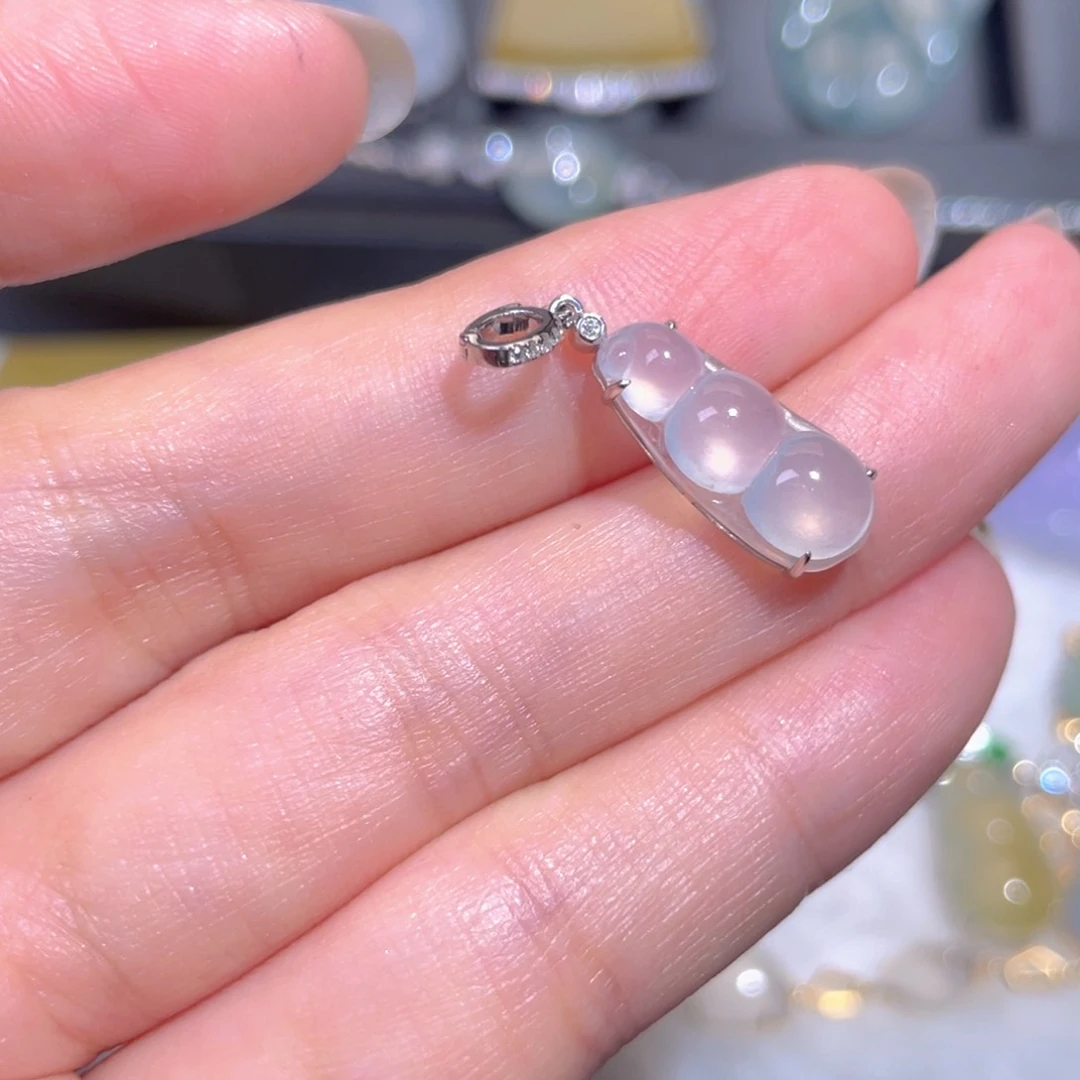 翡翠18K金镶嵌颈饰翡翠