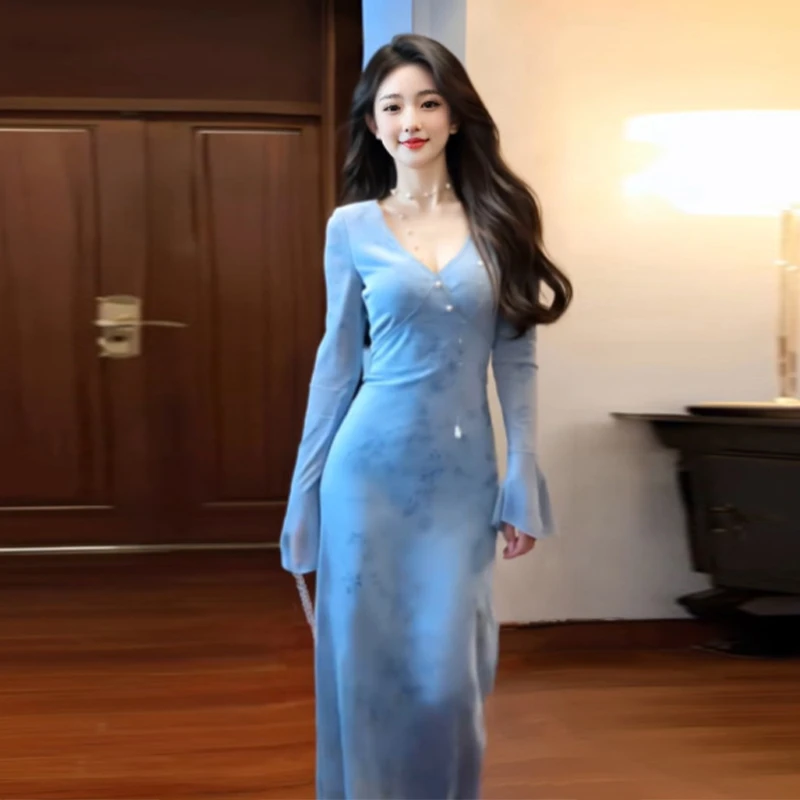 法式高级感v领碎花修身连衣裙2025新款御姐气质蓝色鱼尾长裙子女