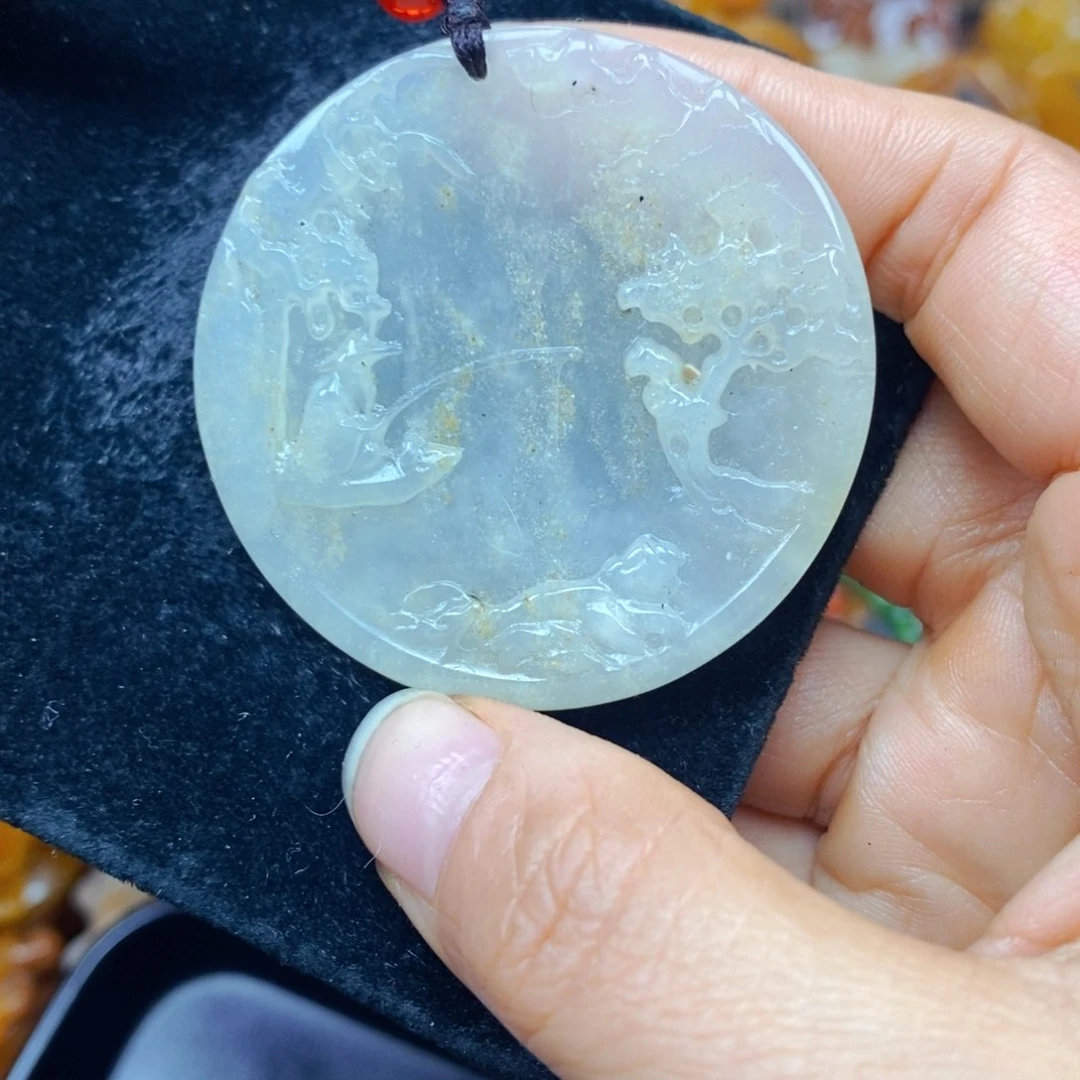 未镶嵌石英质玉（黄龙玉）颈饰